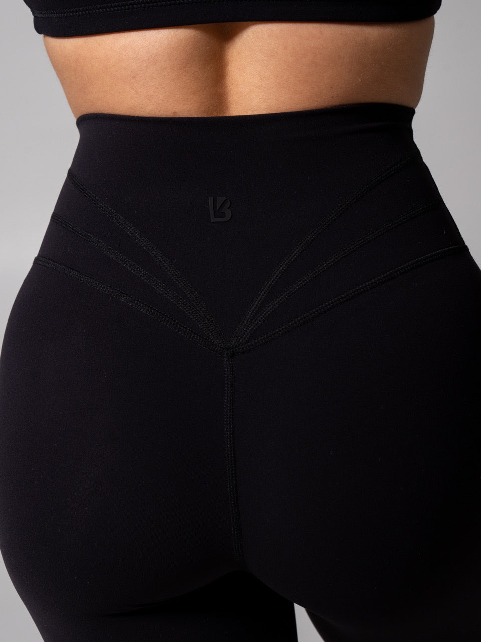 Buffbunny(バフバニー)トレンカ　スターラップ・レギンス　アクティブ Legacy Flare Legging - Onyx Black