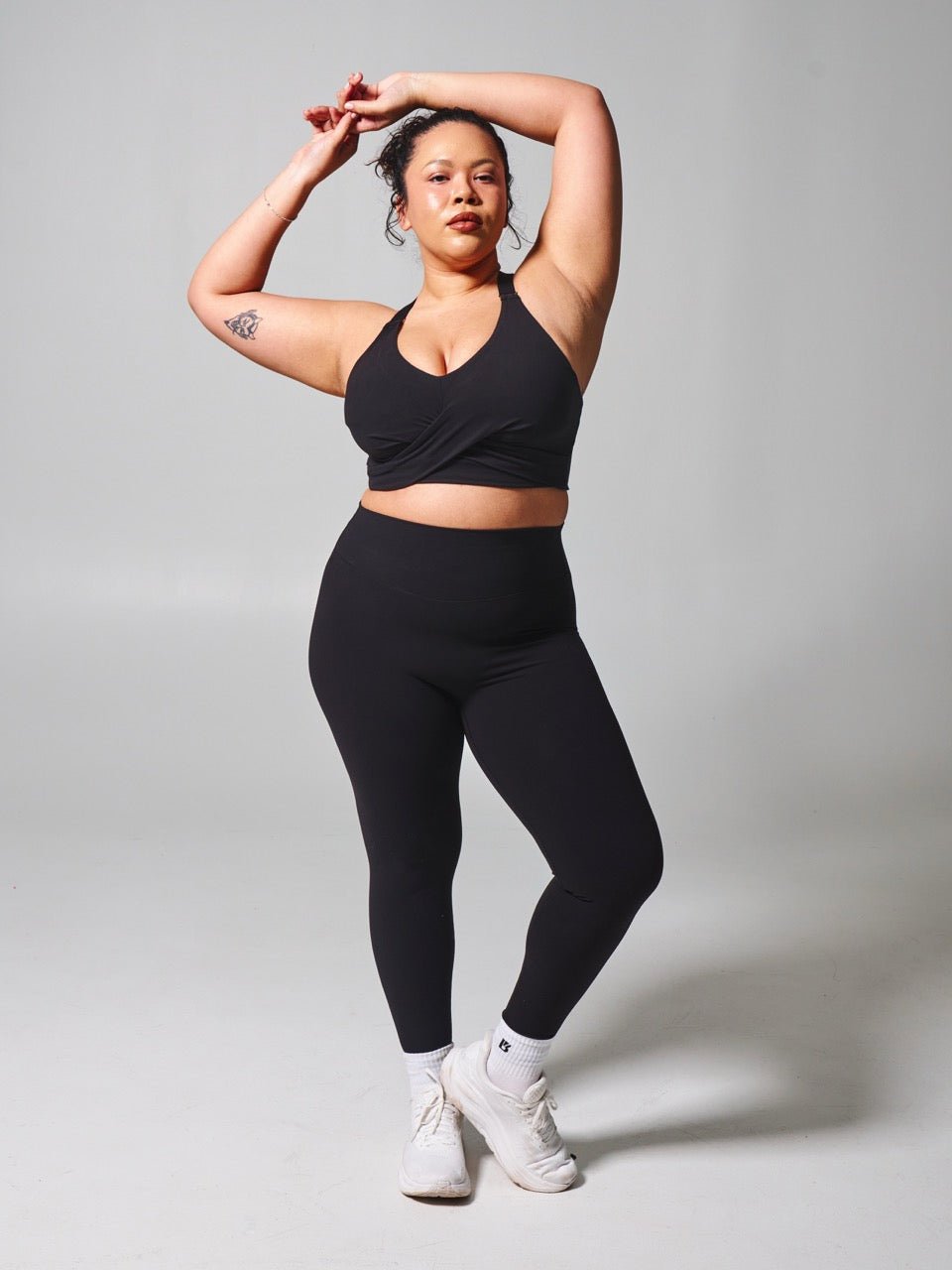 Buffbunny(バフバニー)トレンカ　スターラップ・レギンス　アクティブ Candy Wrap Sports Bra - Onyx Black