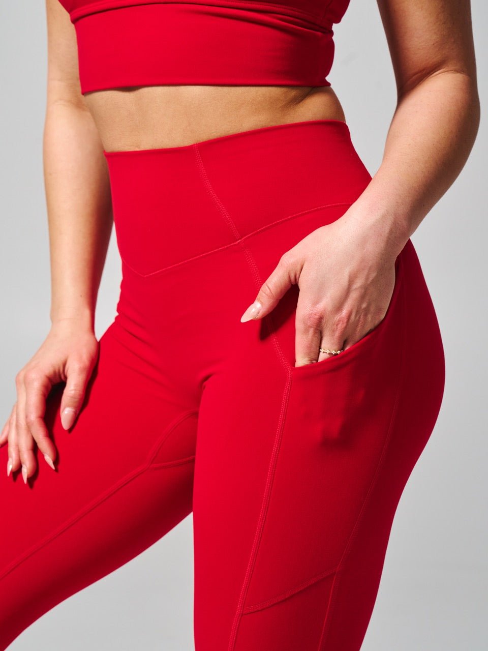 Contour Pocket Legging - Lipstick Red