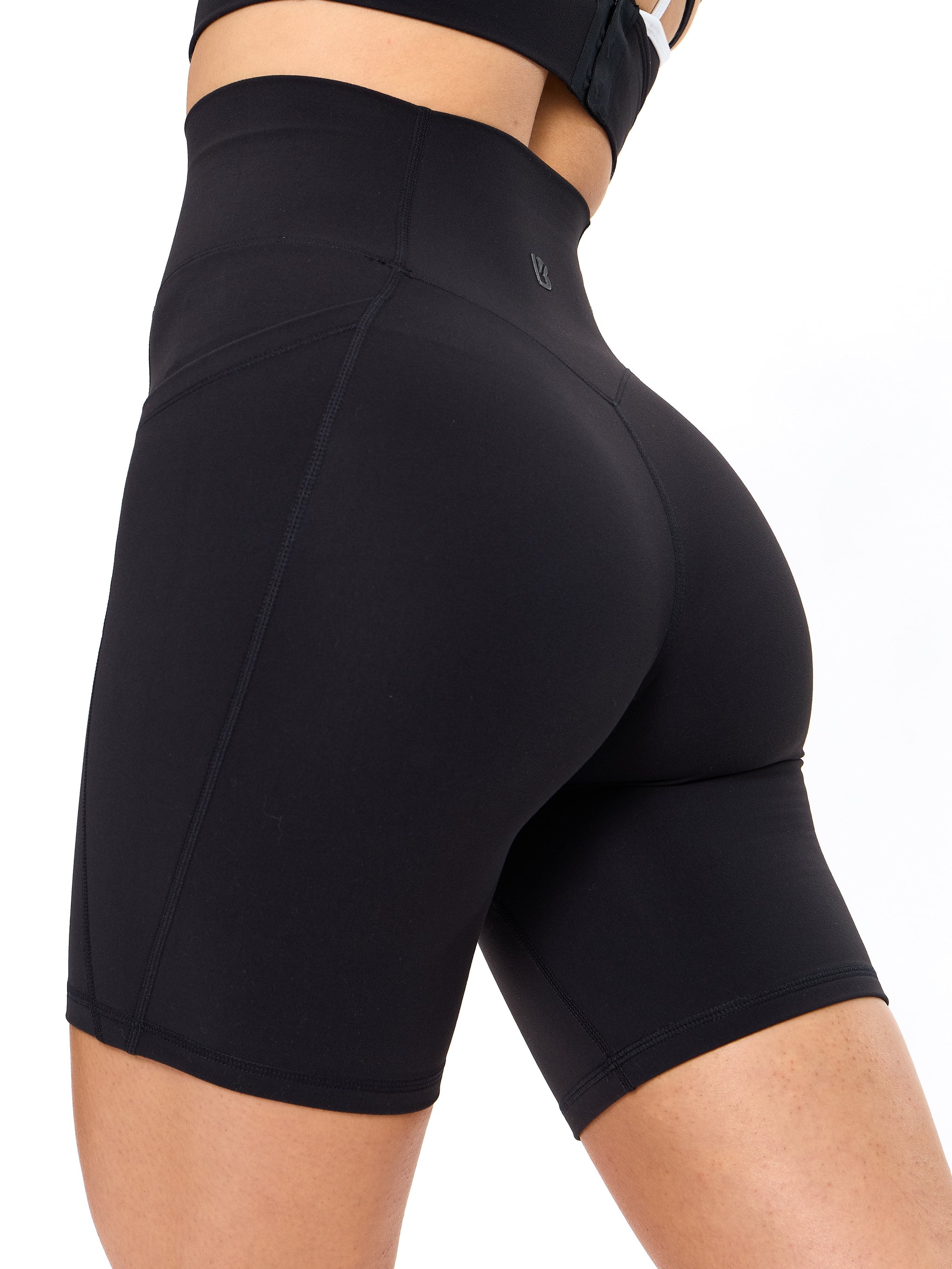 Rosa Pocket Short 7" - Onyx Black