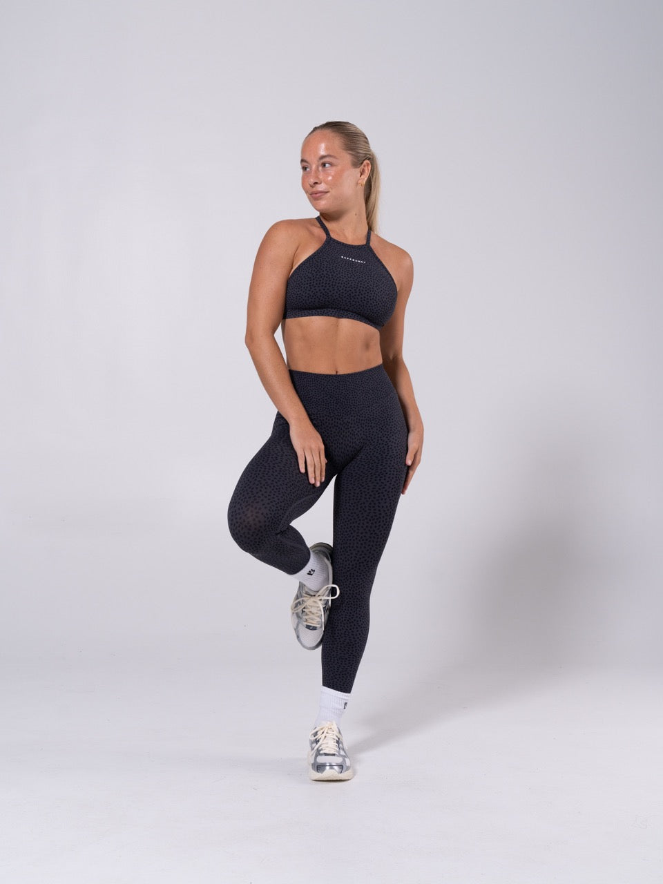Flex Seamless Sports Bra - Black Bossy