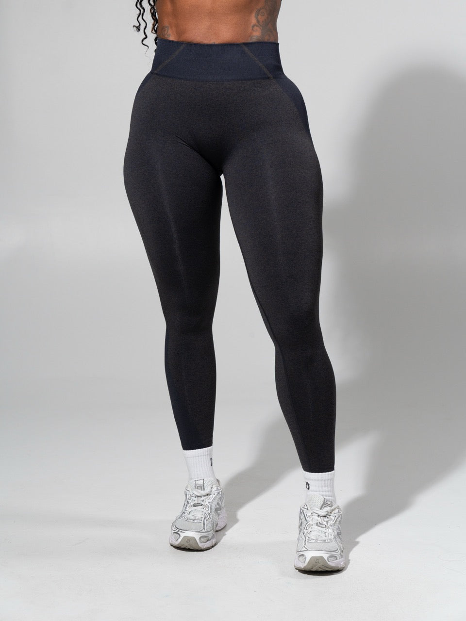 Shade Seamless Legging - Heather Black and Charcoal