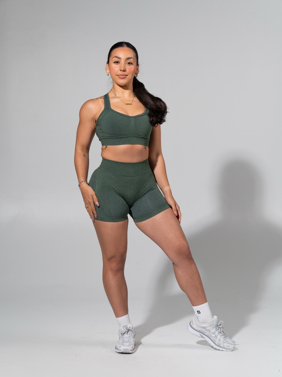 Miracle Seamless Hip Rise Short 4.5" - Heather Limon Pepino
