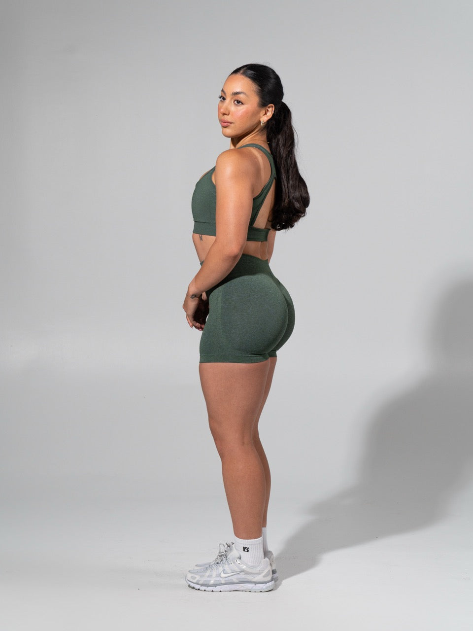 Miracle Seamless Hip Rise Short 4.5" - Heather Limon Pepino