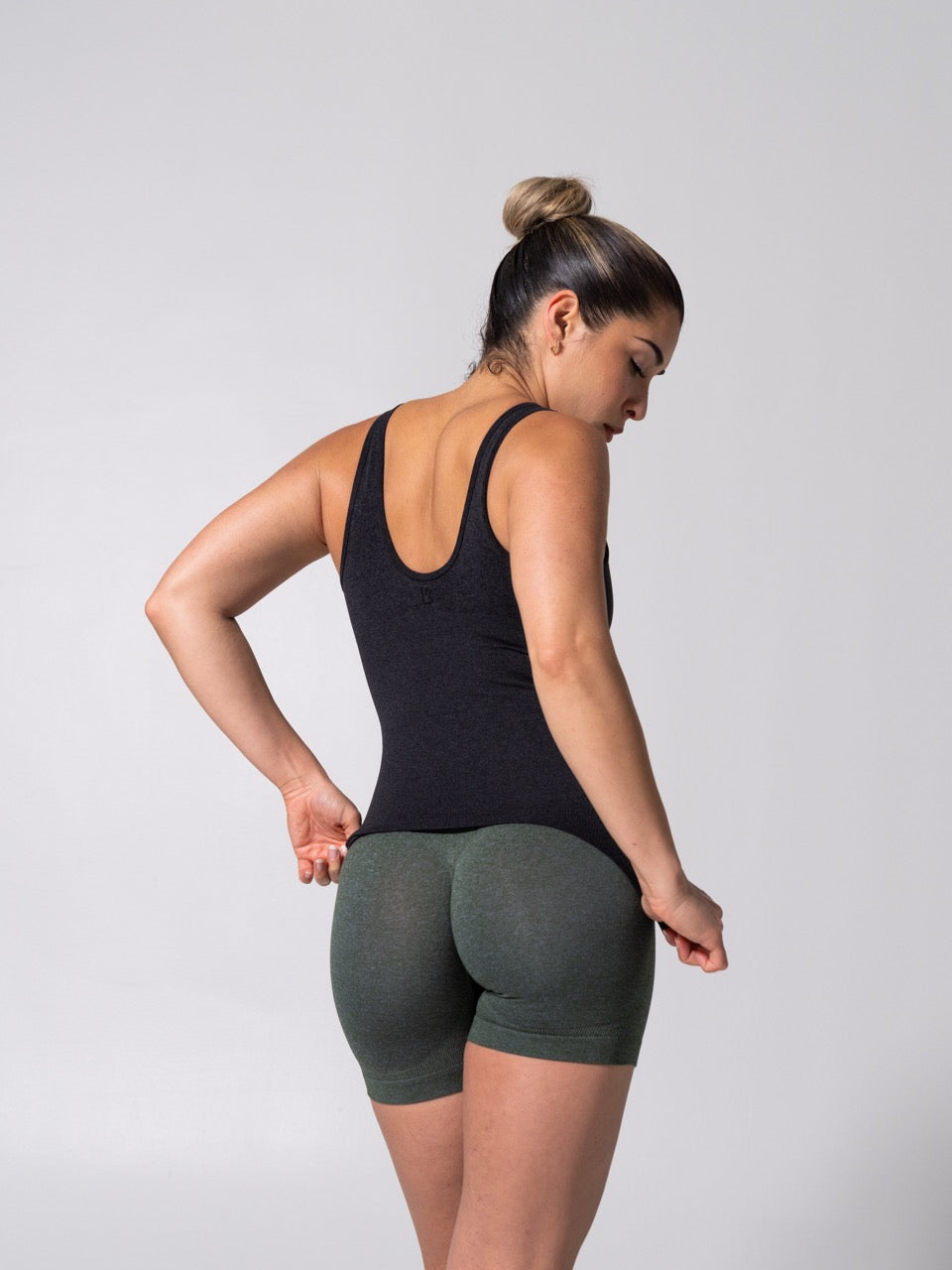 Miracle Seamless Hip Tank - Heather Charcoal
