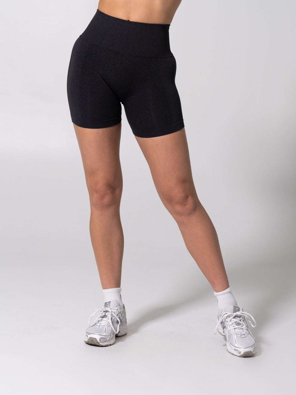 Miracle Seamless Short 4.5" - Heather Charcoal