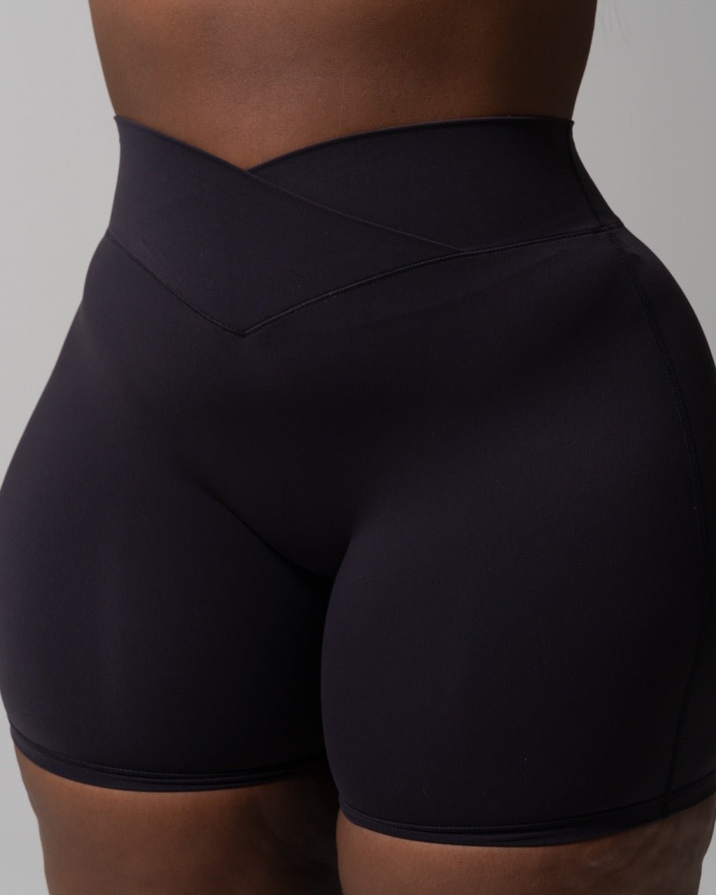 Siren Scrunch Short 7" - Onyx Black