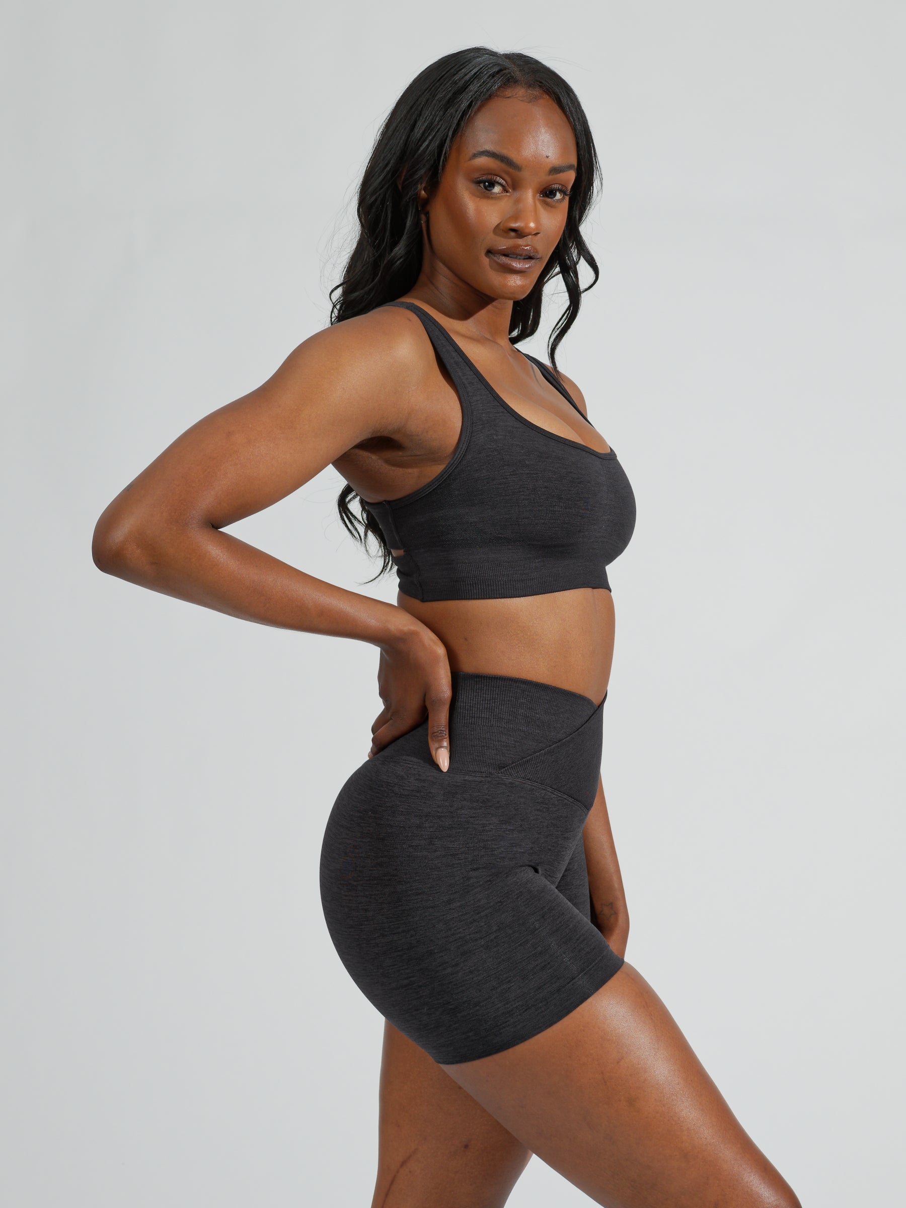 Synergy Seamless Sports Bra - Charcoal